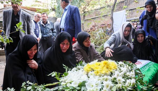 عکس مراسم خاکسپاری دختر