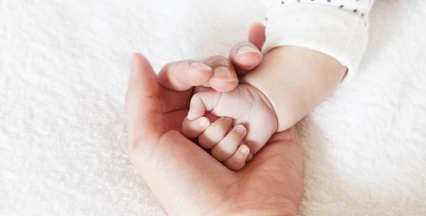 عکس دسته بچه نوزاد