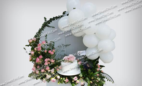عکس تولد با دسته گل و کیک
