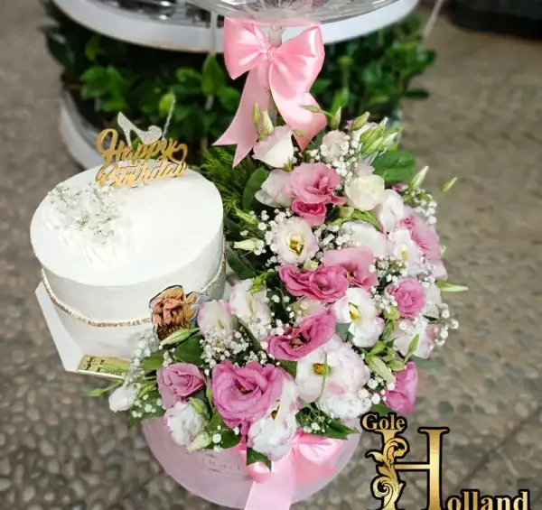 عکس تولد با دسته گل و کیک