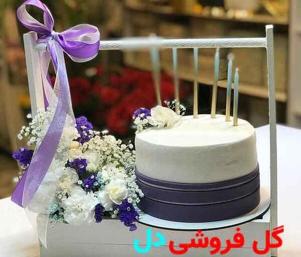 ایده عکس تولد با دسته گل و کیک
