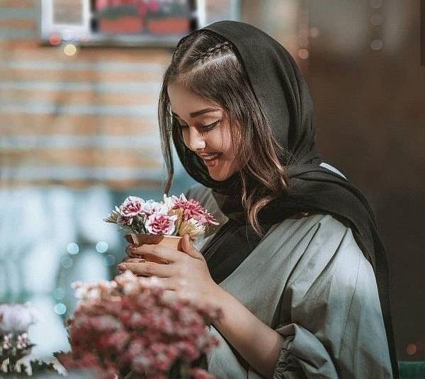 ایده عکس تولد با دسته گل و کیک