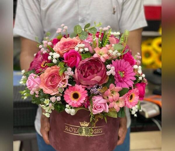 عکس با دسته گل نامزدی