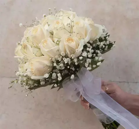عکس با دسته گل نامزدی