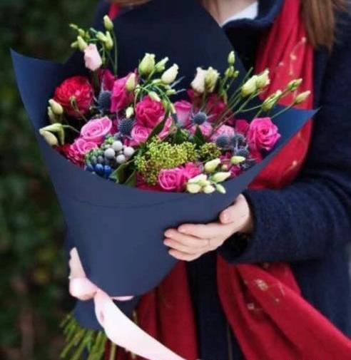 عکس فیک دخترونه با دسته گل