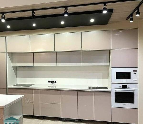 عکس کابینت سفید با دسته طلایی