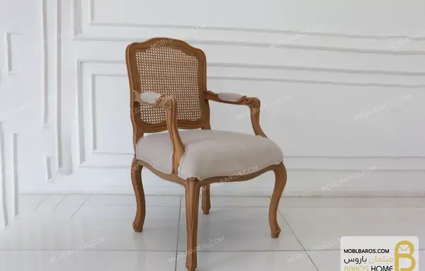 عکس صندلی چوبی دسته دار