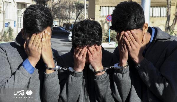 ژست عکس دسته جمعی