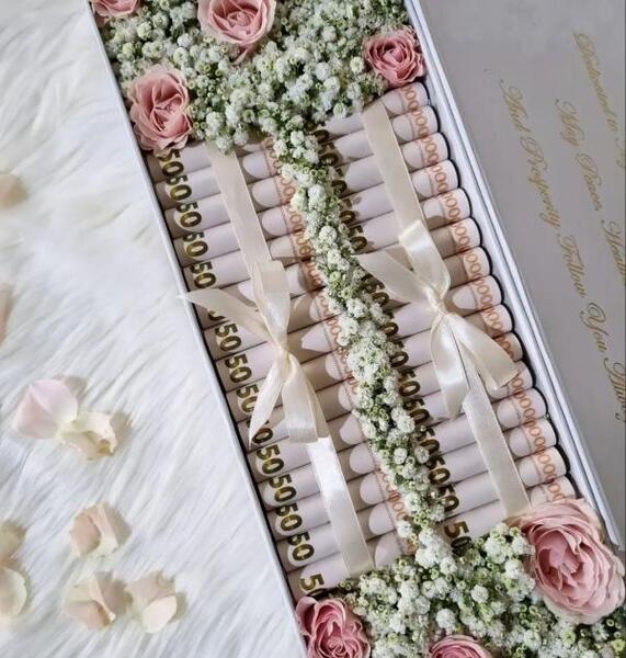 عکس دسته گل با دلار