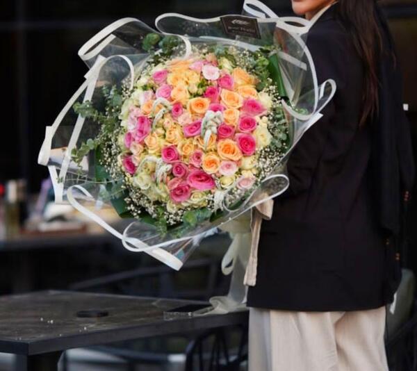 عکس دسته گل توی خونه
