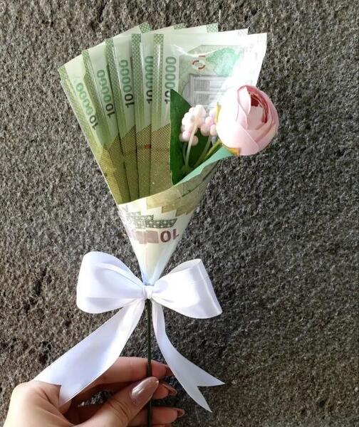 عکس دسته گل با اسکناس