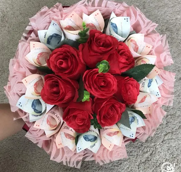 عکس دسته گل با اسکناس