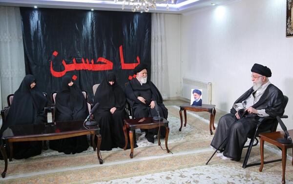 عکس عزاداری خانواده رئیسی
