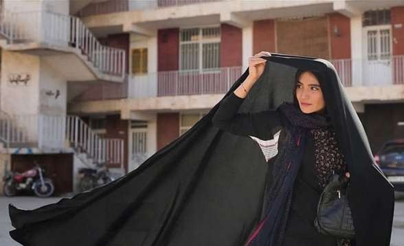 عکس بازیگران فیلم قهرمان عجیب من