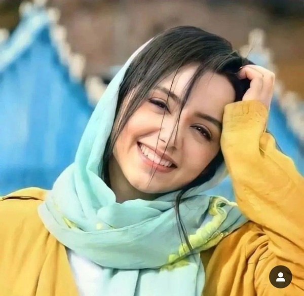 عکس نازنین بیاتی در فیلم آینه بغل