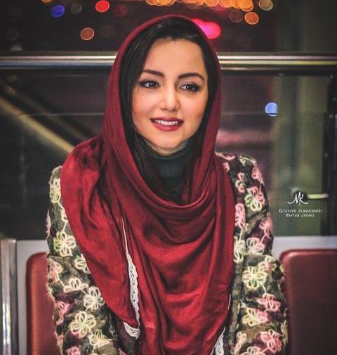عکس نازنین بیاتی در فیلم آینه بغل