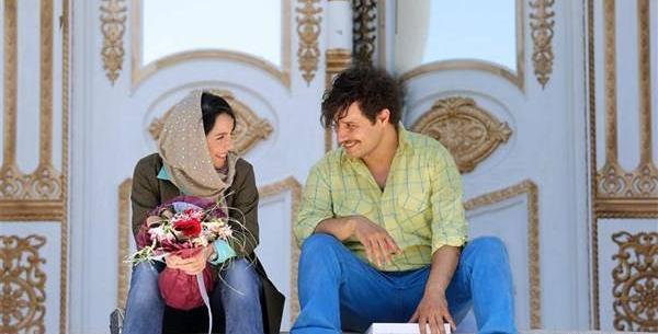 عکس نازنین بیاتی در فیلم آینه بغل