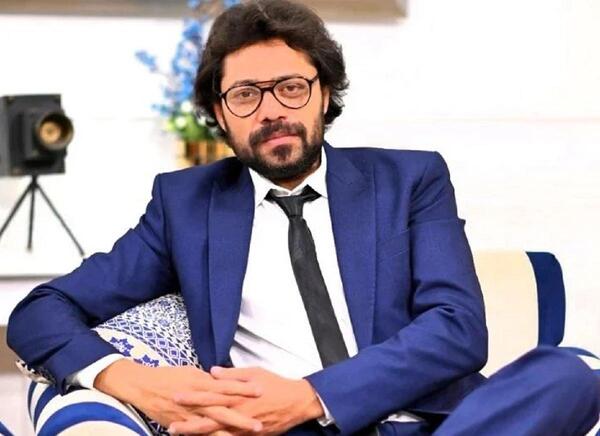عکس پروفسور در سریال سرقت پول