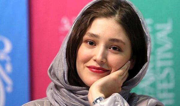 عکس فرشته حسینی مصاحبه انگلیسی