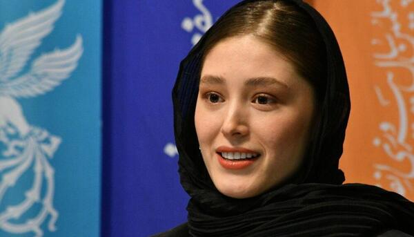 عکس فرشته حسینی مصاحبه انگلیسی