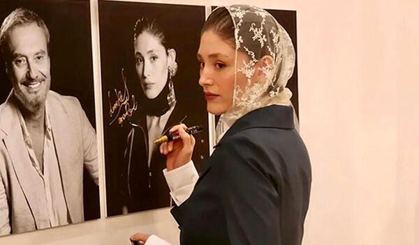 عکس فرشته حسینی مصاحبه انگلیسی