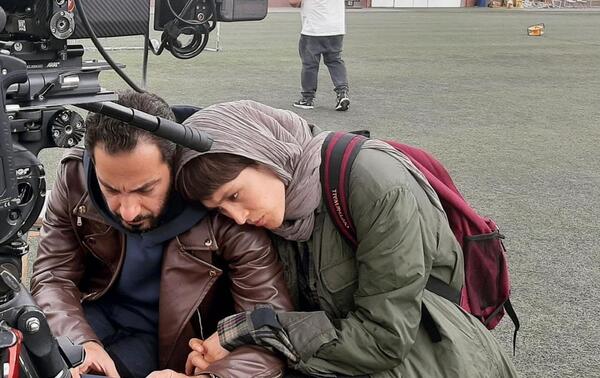 عکس فرشته حسینی و نوید محمدزاده در جنگل آسفالت
