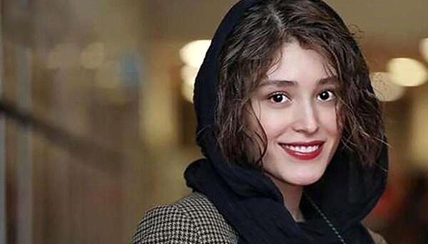 عکس مصاحبه فرشته حسینی به زبان انگلیسی