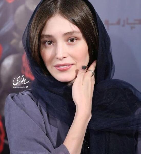 عکس مصاحبه فرشته حسینی به زبان انگلیسی