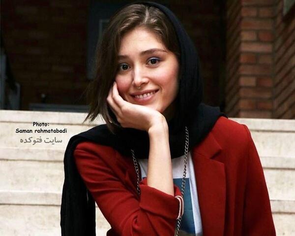 عکس مصاحبه فرشته حسینی به زبان انگلیسی