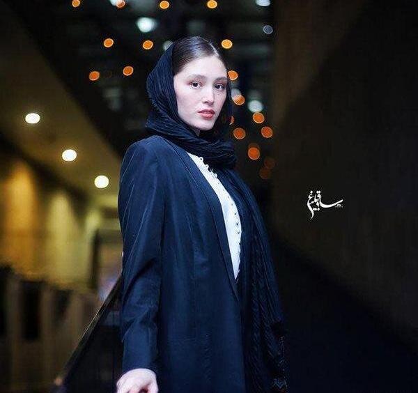 عکس فرشته حسینی در حال سیگار کشیدن