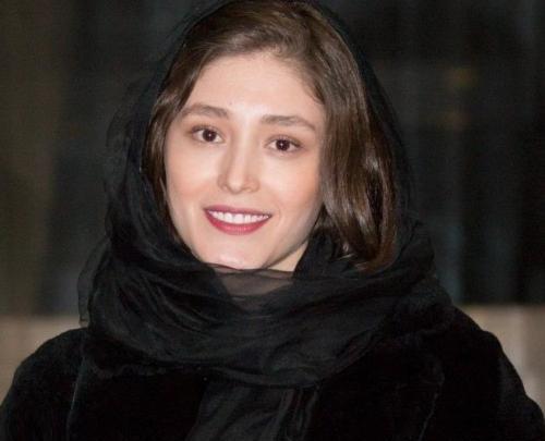 عکس فرشته حسینی در حال سیگار کشیدن