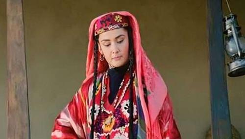 عکس بازیگر نقش مادر لیلی در چشم باد