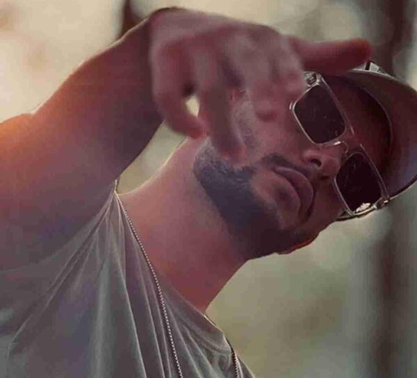 عکس اهنگ علی حسینی فرشته ی شونه راستمی