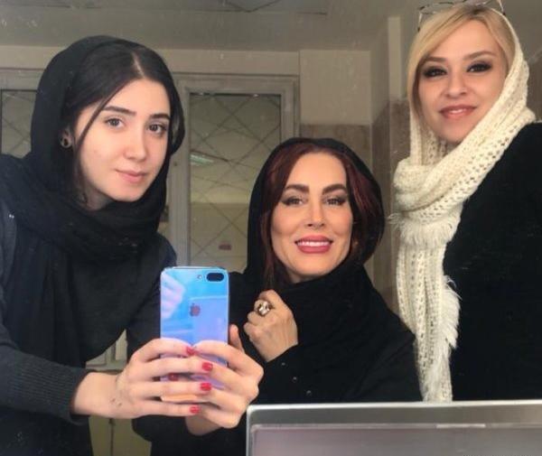 عکس بازیگر نقش مادر هاشم در شنای پروانه