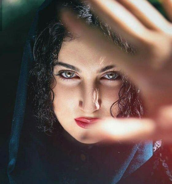 عکس ژست سلفی برای پروفایل اینستا