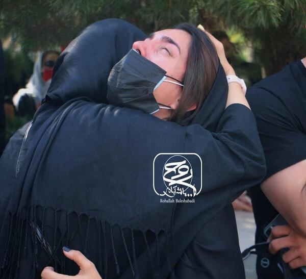 عکس ارشا اقدسی و همسرش و فرزندش
