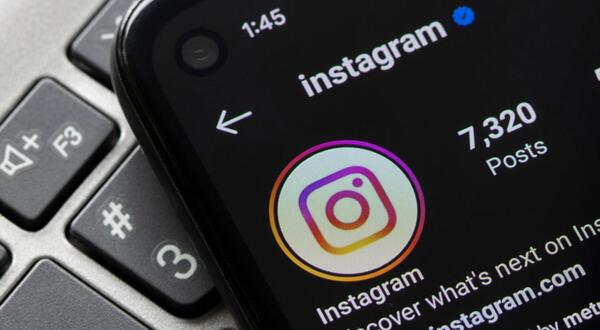 عکس تیک سفید اینستاگرام