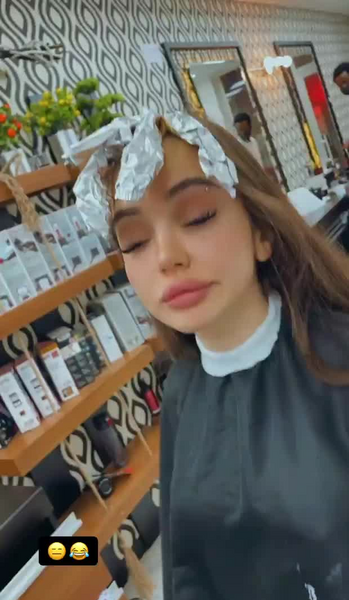 عکس جدید نیکا فلاحی با موهای بنفش