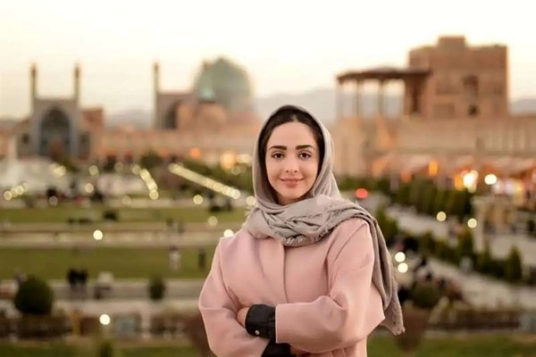 عکس جدید یاسمن در گرگ و میش