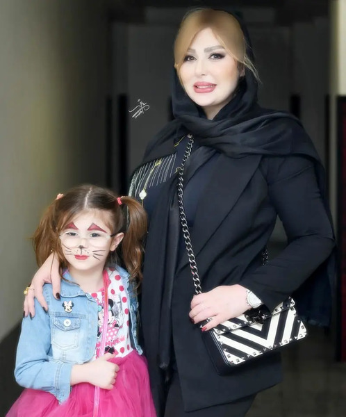 عکس جدید نیوشا ضیغمی ودخترش