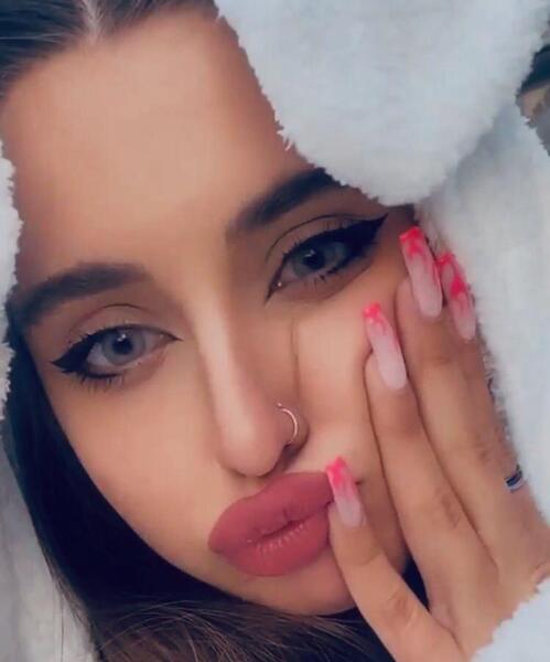 کیوت عکس نیکا ویسگون