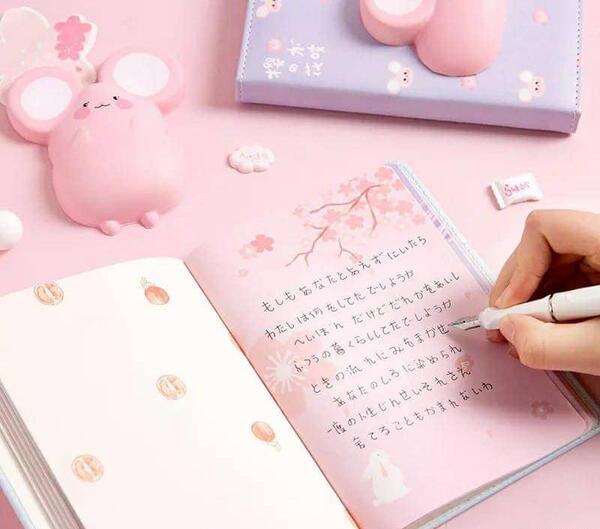 عکس کیوت فانتزی کتاب