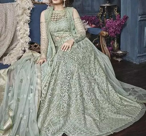 عکس فروشگاه آنلاین لباس مجلسی زنانه