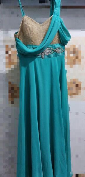 عکس لباس مجلسی زنانه در دیوار تبریز