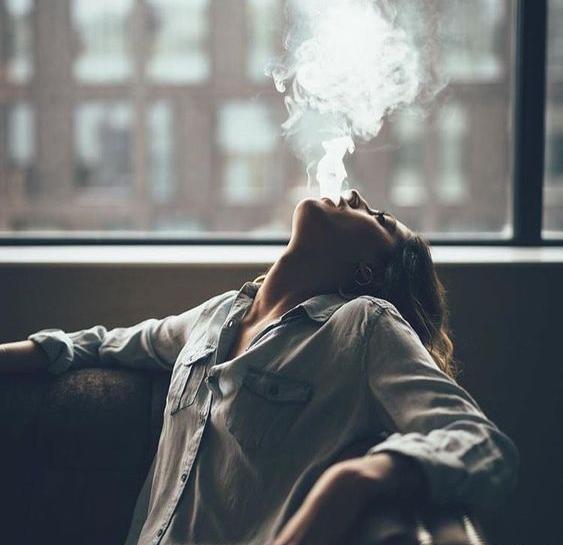 عکس پروف شاخ دخترونه سیگاری