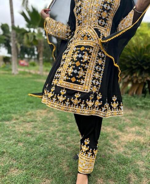 عکس پروف دست دخترانه بلوچی