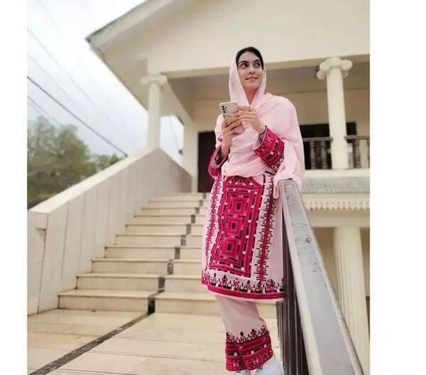 عکس پروف دست دخترانه بلوچی
