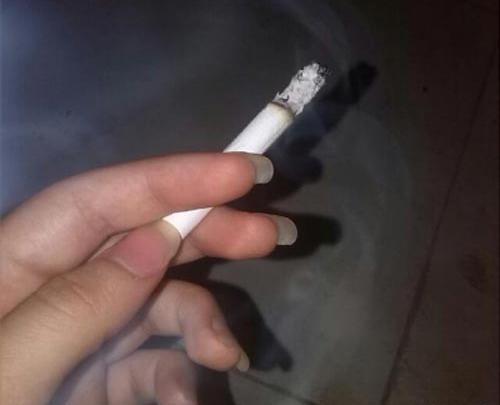 عکس پروف دخترونه فیک سیگاری
