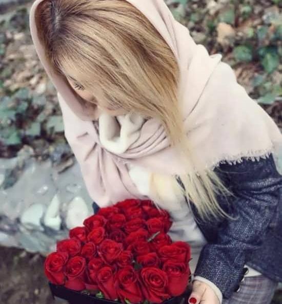 عکس پروف دخترونه گل در دست