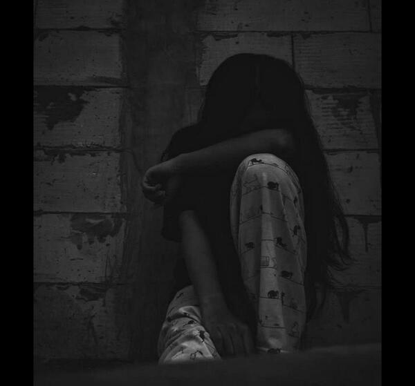 عکس پروف دخترانه غمگین سیاه سفید